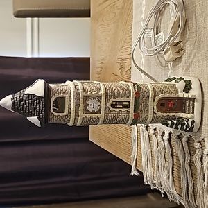 THE VILLAGE COLLECTION ST NICHOLAS SQUARE Christmas Village decor 11 1/2 " tall